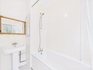 shower room- click for photo gallery